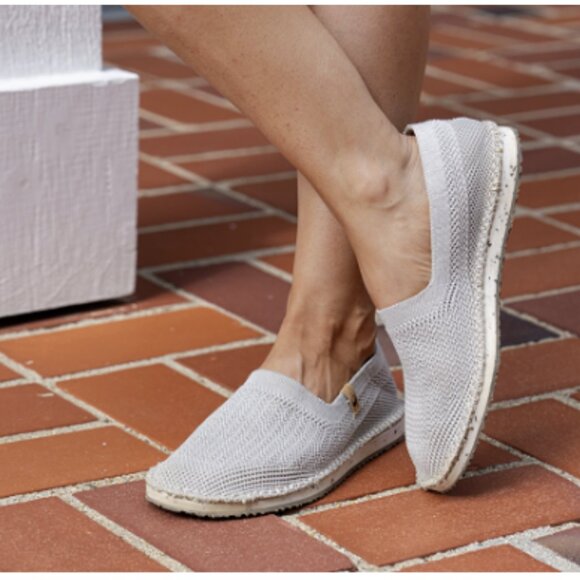 SAOLA Women's Sequoia II Slip-On Shoes Light Grey NWB Size 9.5 - Picture 4 of 12